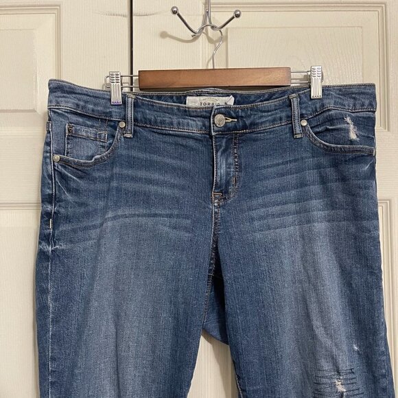 Torrid Women's Medium Wash Deconstruction Distressed Skinny Stretch Jeans Sz 16 - Picture 3 of 9